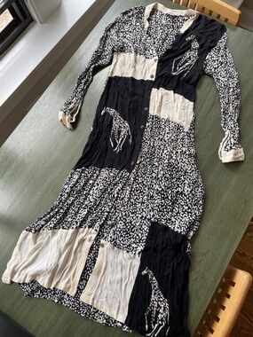VINTAGE DAILY PLANET Black and Cream Maxi Button-Front Dress